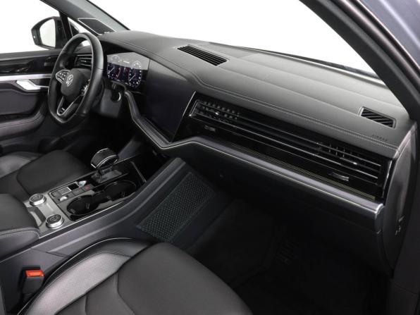 Volkswagen Touareg III с пробегом 2022 года, цена 8 100 000 рублей, 54768 км, внедорожник, Автокод Объявления