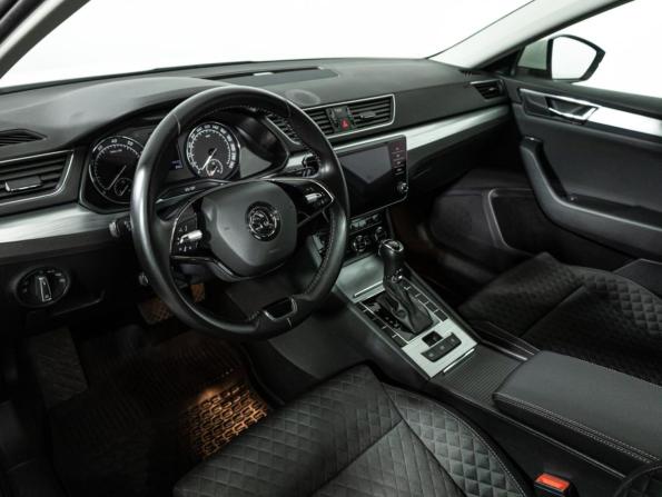 Skoda Superb III Рестайлинг с пробегом 2020 года, цена 2 570 000 рублей, 58319 км, лифтбек, Автокод Объявления