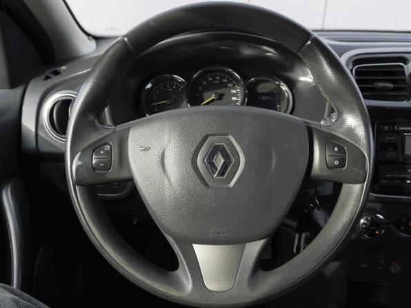 Renault Sandero II с пробегом 2015 года, цена 779 000 рублей, 71804 км, хэтчбек, Автокод Объявления