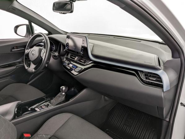 Toyota C-HR I Рестайлинг с пробегом 2021 года, цена 2 655 000 рублей, 54712 км, внедорожник, Автокод Объявления