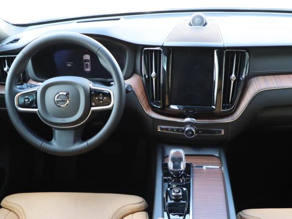 Volvo XC60 II Рестайлинг с пробегом 2024 года, цена 6 605 000 рублей, 8544 км, внедорожник, Автокод Объявления
