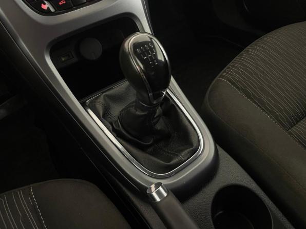 Opel Astra J Рестайлинг с пробегом 2013 года, цена 650 000 рублей, 251271 км, седан, Автокод Объявления