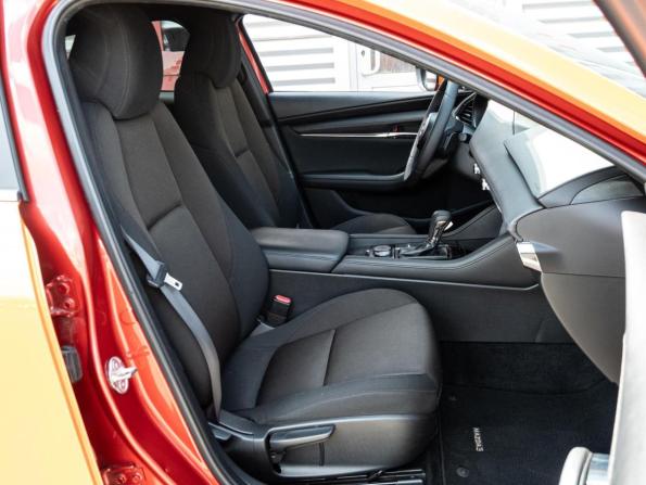 Mazda 3 IV (BP) с пробегом 2019 года, цена 2 130 000 рублей, 93569 км, хэтчбек, Автокод Объявления