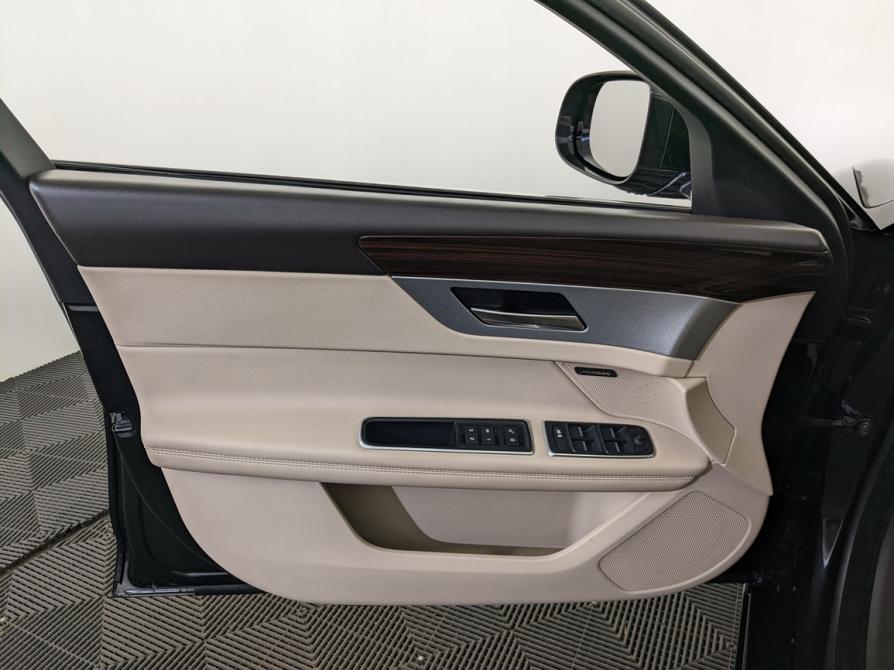 Jaguar XF II Москва  - изображение 19
