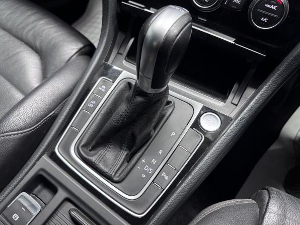 Volkswagen Golf VII с пробегом 2015 года, цена 1 500 000 рублей, 104279 км, универсал, Автокод Объявления
