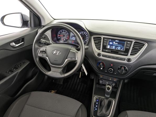 Hyundai Solaris II Рестайлинг с пробегом 2021 года, цена 1 595 000 рублей, 46720 км, седан, Автокод Объявления