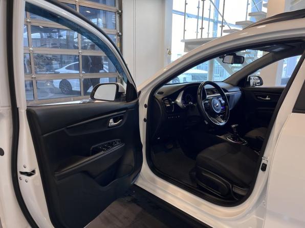 Kia Rio IV Рестайлинг с пробегом 2021 года, цена 2 050 000 рублей, 63078 км, хэтчбек, Автокод Объявления