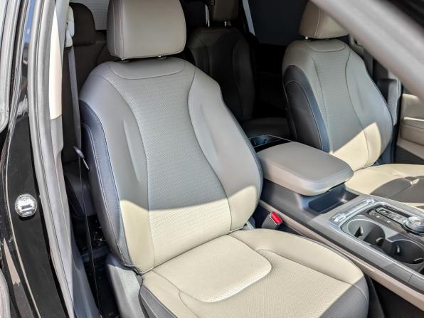 Kia Carnival IV Рестайлинг с пробегом 2024 года, цена 5 880 000 рублей, 19576 км, минивэн, Автокод Объявления