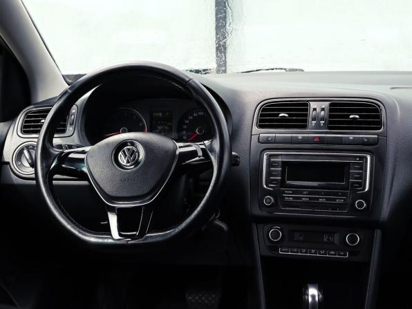 Volkswagen Polo V Рестайлинг с пробегом 2017 года, цена 1 089 000 рублей, 190471 км, седан, Автокод Объявления