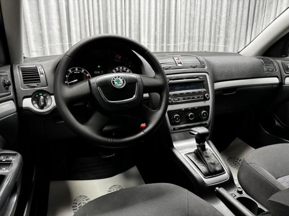 Skoda Octavia II (A5) Рестайлинг с пробегом 2012 года, цена 900 000 рублей, 239983 км, лифтбек, Автокод Объявления