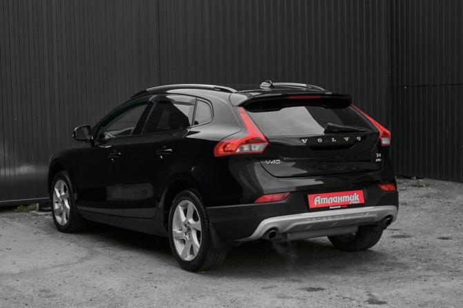 Volvo V40 Cross Country I с пробегом 2014 года, цена 1 650 000 рублей, 106567 км, хэтчбек, Автокод Объявления