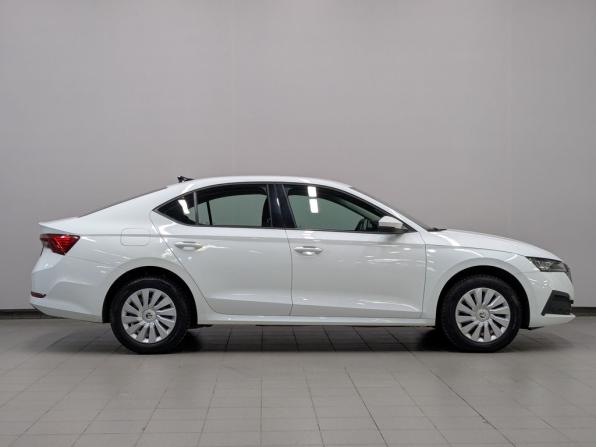 Skoda Octavia IV (A8) с пробегом 2021 года, цена 2 335 000 рублей, 74575 км, лифтбек, Автокод Объявления