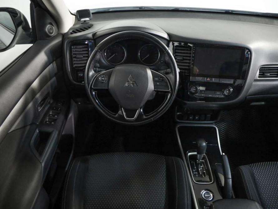 Mitsubishi Outlander III Рестайлинг 2 Санкт-Петербург  - изображение 11