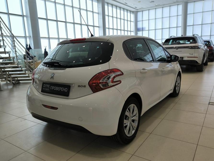 Peugeot 208 I Казань  - изображение 6