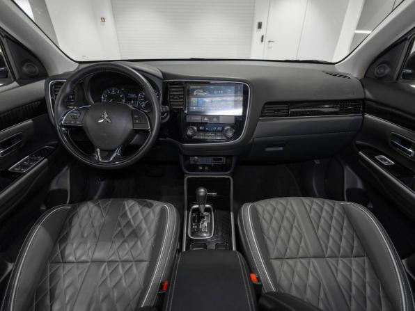 Mitsubishi Outlander III Рестайлинг 3 с пробегом 2022 года, цена 2 650 000 рублей, 11399 км, внедорожник, Автокод Объявления