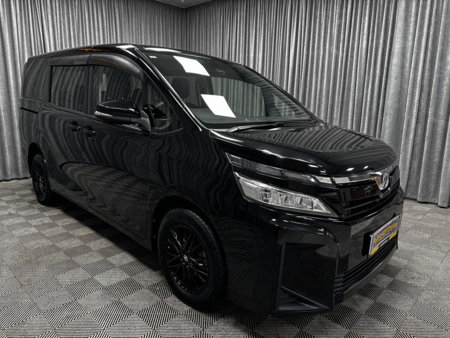 Toyota Voxy III (R80) Рестайлинг Стерлитамак  - изображение 3