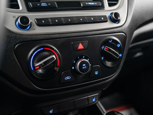 Hyundai Solaris II с пробегом 2019 года, цена 1 340 000 рублей, 172449 км, седан, Автокод Объявления