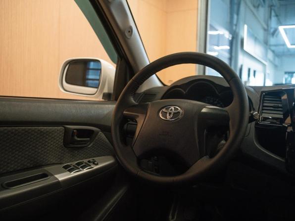 Toyota Hilux VII Рестайлинг с пробегом 2012 года, цена 1 915 000 рублей, 294283 км, пикап, Автокод Объявления