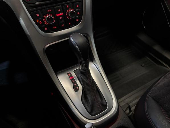 Opel Astra J Рестайлинг с пробегом 2014 года, цена 879 000 рублей, 161000 км, хэтчбек, Автокод Объявления