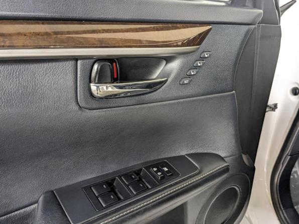Lexus ES VI с пробегом 2013 года, цена 2 170 000 рублей, 252800 км, седан, Автокод Объявления
