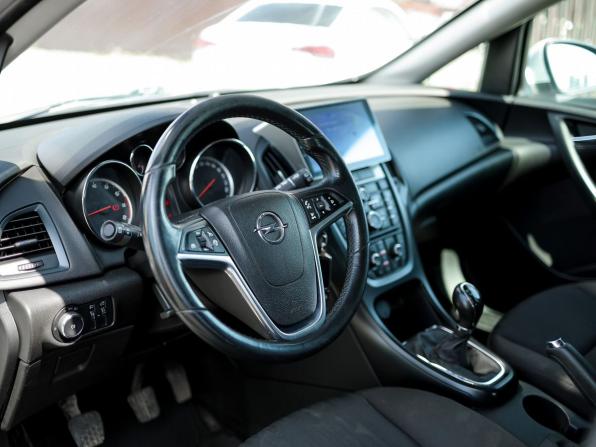 Opel Astra J Рестайлинг с пробегом 2014 года, цена 589 000 рублей, 226682 км, хэтчбек, Автокод Объявления