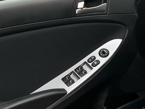 Hyundai Solaris I Рестайлинг с пробегом 2015 года, цена 1 245 000 рублей, 97067 км, седан, Автокод Объявления