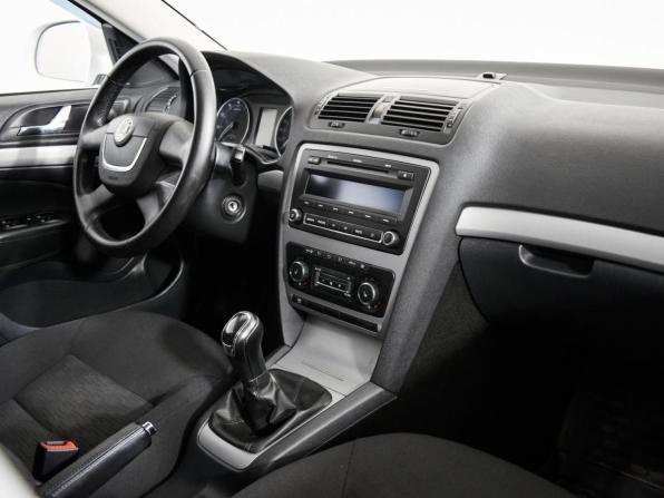 Skoda Octavia II (A5) Рестайлинг с пробегом 2013 года, цена 700 000 рублей, 252058 км, лифтбек, Автокод Объявления