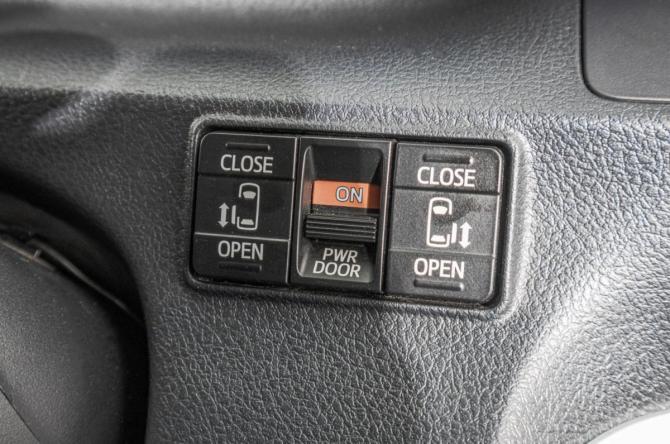 Toyota Sienta II с пробегом 2017 года, цена 1 439 000 рублей, 70500 км, компактвэн, Автокод Объявления