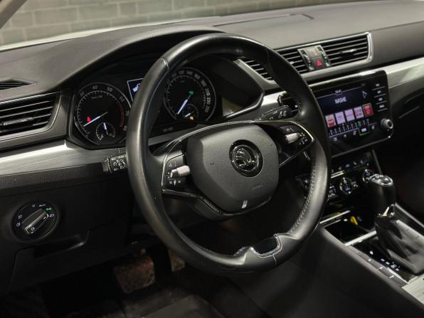 Skoda Superb III Рестайлинг с пробегом 2021 года, цена 2 579 000 рублей, 79152 км, лифтбек, Автокод Объявления