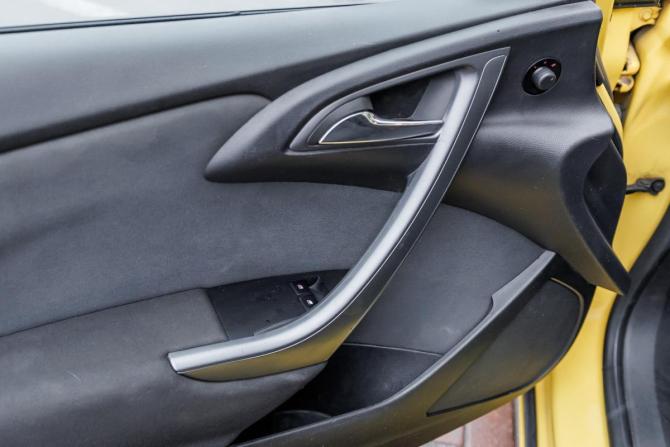 Opel Astra J Рестайлинг с пробегом 2011 года, цена 710 000 рублей, 180000 км, хэтчбек, Автокод Объявления