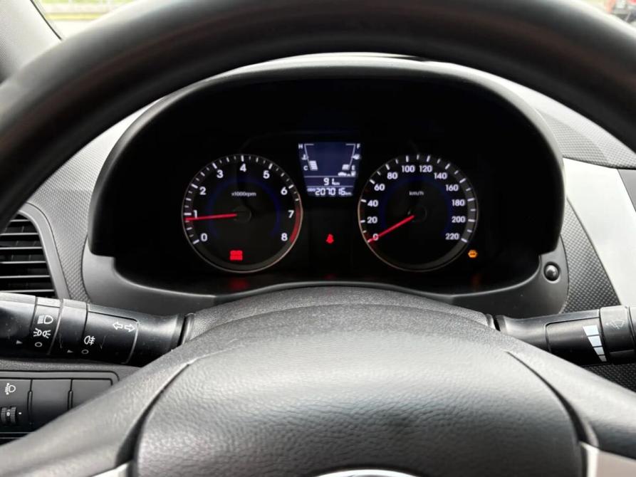 Hyundai Solaris I Казань  - изображение 12