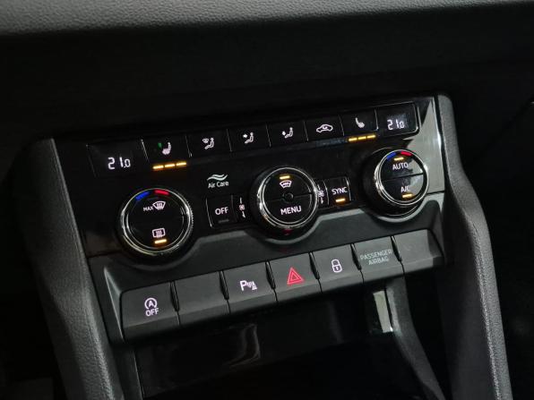 Skoda Karoq I с пробегом 2021 года, цена 2 390 000 рублей, 72957 км, внедорожник, Автокод Объявления