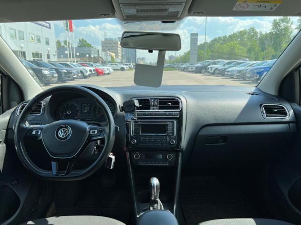 Volkswagen Polo V Рестайлинг с пробегом 2017 года, цена 999 000 рублей, 133853 км, седан, Автокод Объявления