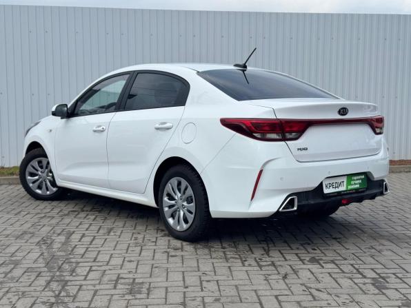 Kia Rio IV Рестайлинг с пробегом 2021 года, цена 1 775 000 рублей, 86400 км, седан, Автокод Объявления