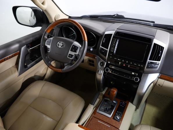 Toyota Land Cruiser 200 Series Рестайлинг 1 с пробегом 2013 года, цена 3 599 000 рублей, 234153 км, внедорожник, Автокод Объявления