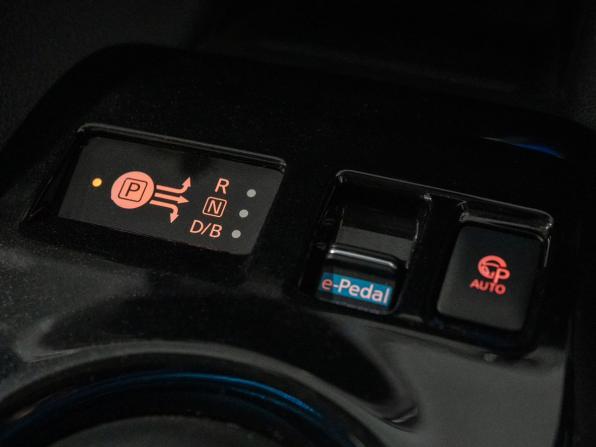 Nissan Leaf II (ZE1) с пробегом 2017 года, цена 1 740 000 рублей, 108264 км, хэтчбек, Автокод Объявления
