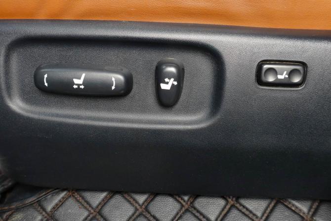 Toyota Land Cruiser 200 Series Рестайлинг 1 с пробегом 2014 года, цена 4 729 000 рублей, 226649 км, внедорожник, Автокод Объявления