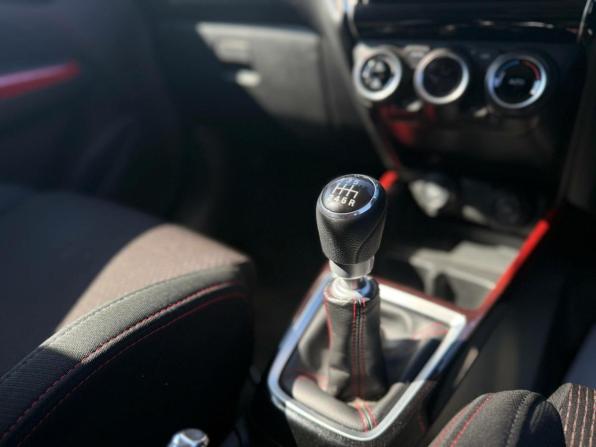 Suzuki Swift V с пробегом 2019 года, цена 1 480 000 рублей, 92655 км, хэтчбек, Автокод Объявления