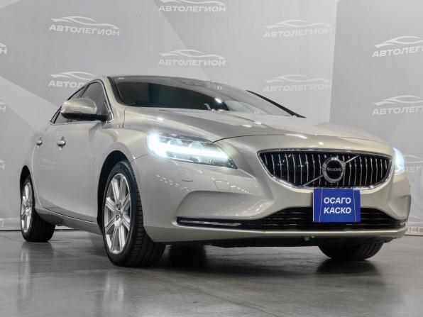 Volvo V40 II Рестайлинг с пробегом 2019 года, цена 1 600 000 рублей, 15000 км, хэтчбек, Автокод Объявления