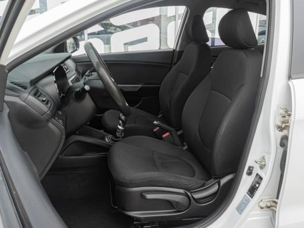 Kia Rio III Рестайлинг с пробегом 2015 года, цена 875 000 рублей, 179085 км, седан, Автокод Объявления