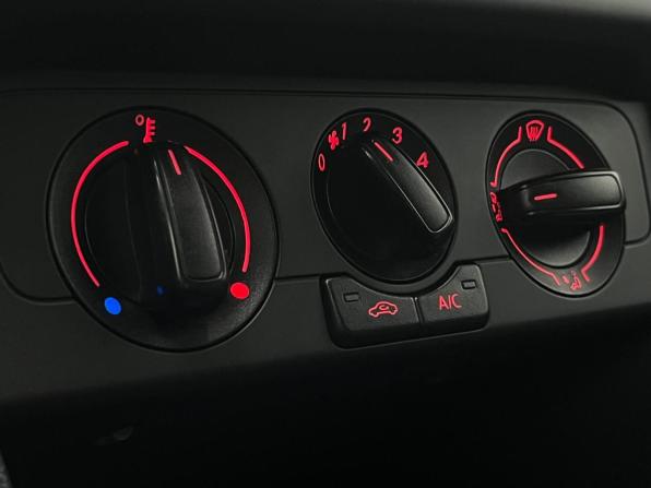 Volkswagen Polo V Рестайлинг с пробегом 2018 года, цена 989 000 рублей, 125673 км, седан, Автокод Объявления