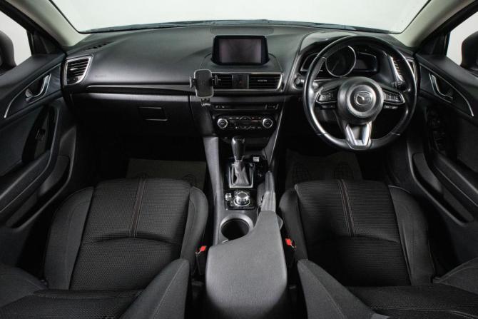 Mazda Axela III Рестайлинг с пробегом 2018 года, цена 1 649 000 рублей, 56000 км, хэтчбек, Автокод Объявления