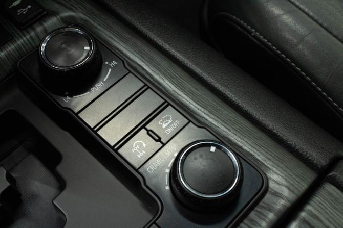 Toyota Land Cruiser 200 Series Рестайлинг 2 с пробегом 2015 года, цена 4 789 000 рублей, 324353 км, внедорожник, Автокод Объявления