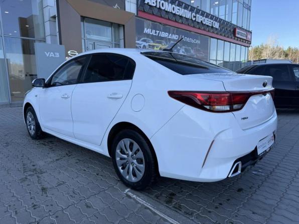 Kia Rio IV Рестайлинг с пробегом 2021 года, цена 1 309 413 рублей, 95468 км, седан, Автокод Объявления