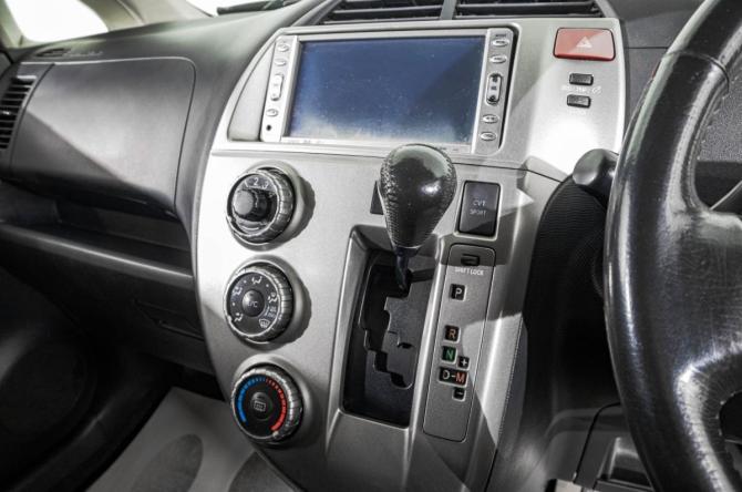 Toyota Ractis I с пробегом 2006 года, цена 739 000 рублей, 200000 км, хэтчбек, Автокод Объявления