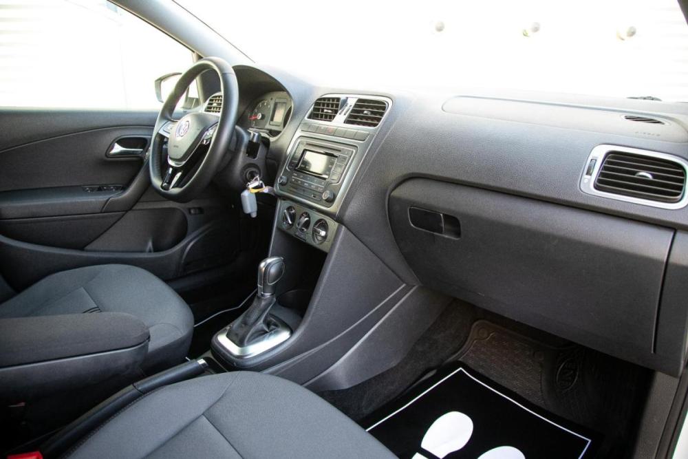 Volkswagen Polo V Рестайлинг Иркутск  - изображение 19