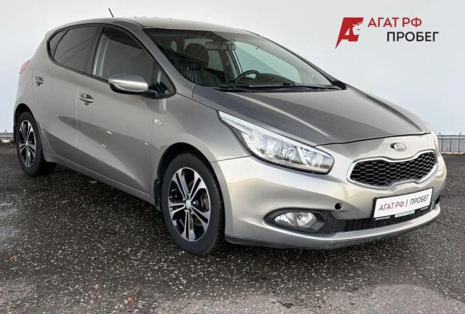Kia Ceed II с пробегом 2015 года, цена 925 000 рублей, 142236 км, хэтчбек, Автокод Объявления