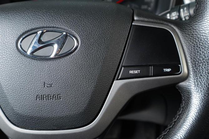 Hyundai Solaris II с пробегом 2017 года, цена 1 299 000 рублей, 112232 км, седан, Автокод Объявления
