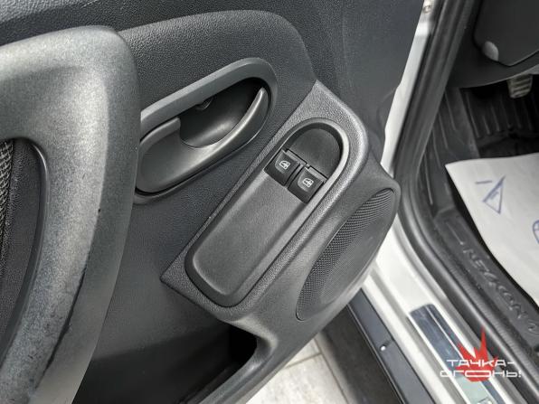 Renault Duster I Рестайлинг с пробегом 2016 года, цена 940 000 рублей, 198000 км, внедорожник, Автокод Объявления