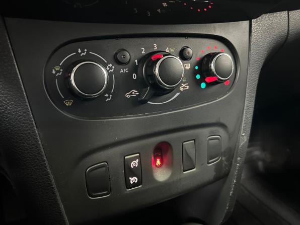 Renault Sandero II с пробегом 2015 года, цена 870 000 рублей, 120372 км, хэтчбек, Автокод Объявления